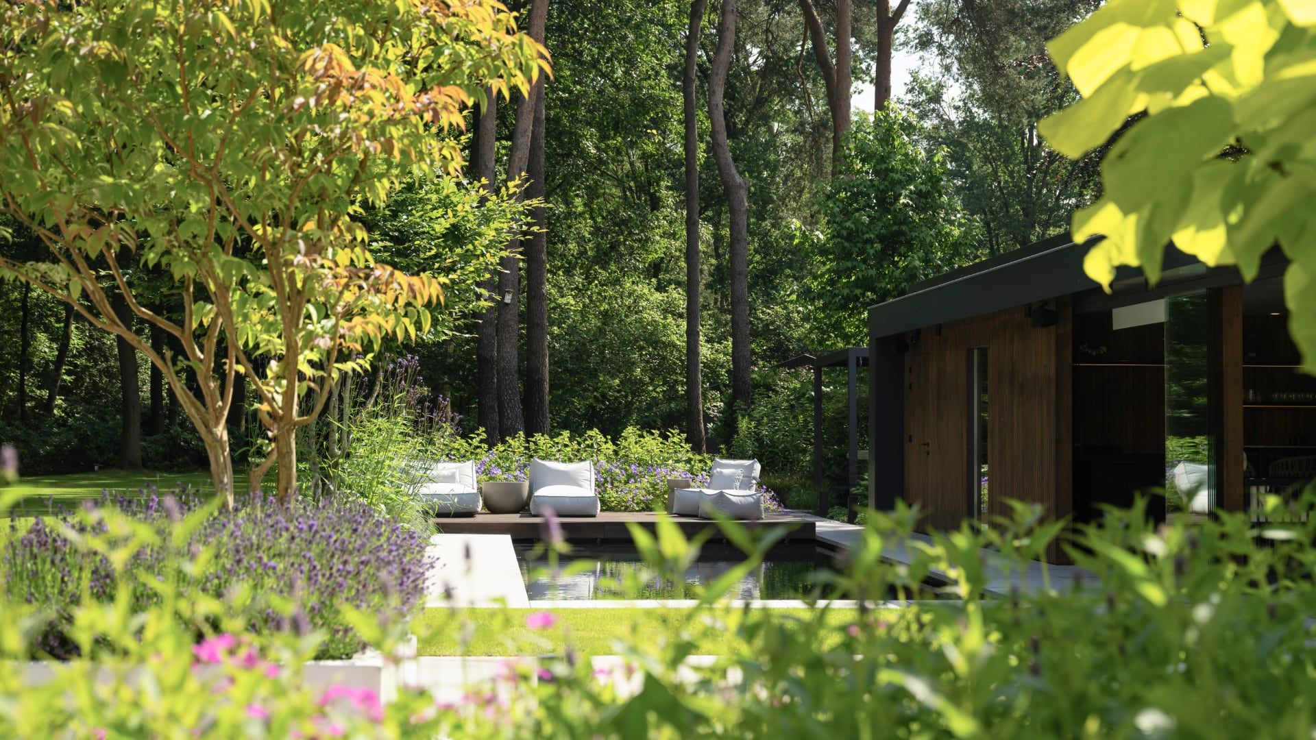 Moderne, luxe bostuin met zwembad én poolhouse